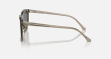 Cargar imagen en el visor de la galería, Ray-Ban RB2210 Sunglasses