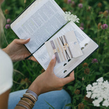 Cargar imagen en el visor de la galería, K'lani Faith Hair Tie + Bracelet