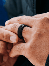 Cargar imagen en el visor de la galería, Wedding band silicone men durable black workout ring  Edit alt text