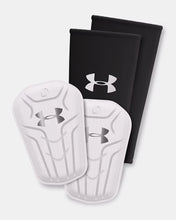 Cargar imagen en el visor de la galería, Under Armour Challenger Elite Sleeved Soccer Shin Guard
