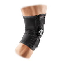 Load image into Gallery viewer, McDavid Knee Brace with Polycentric Hinges &amp; Cross Straps black
